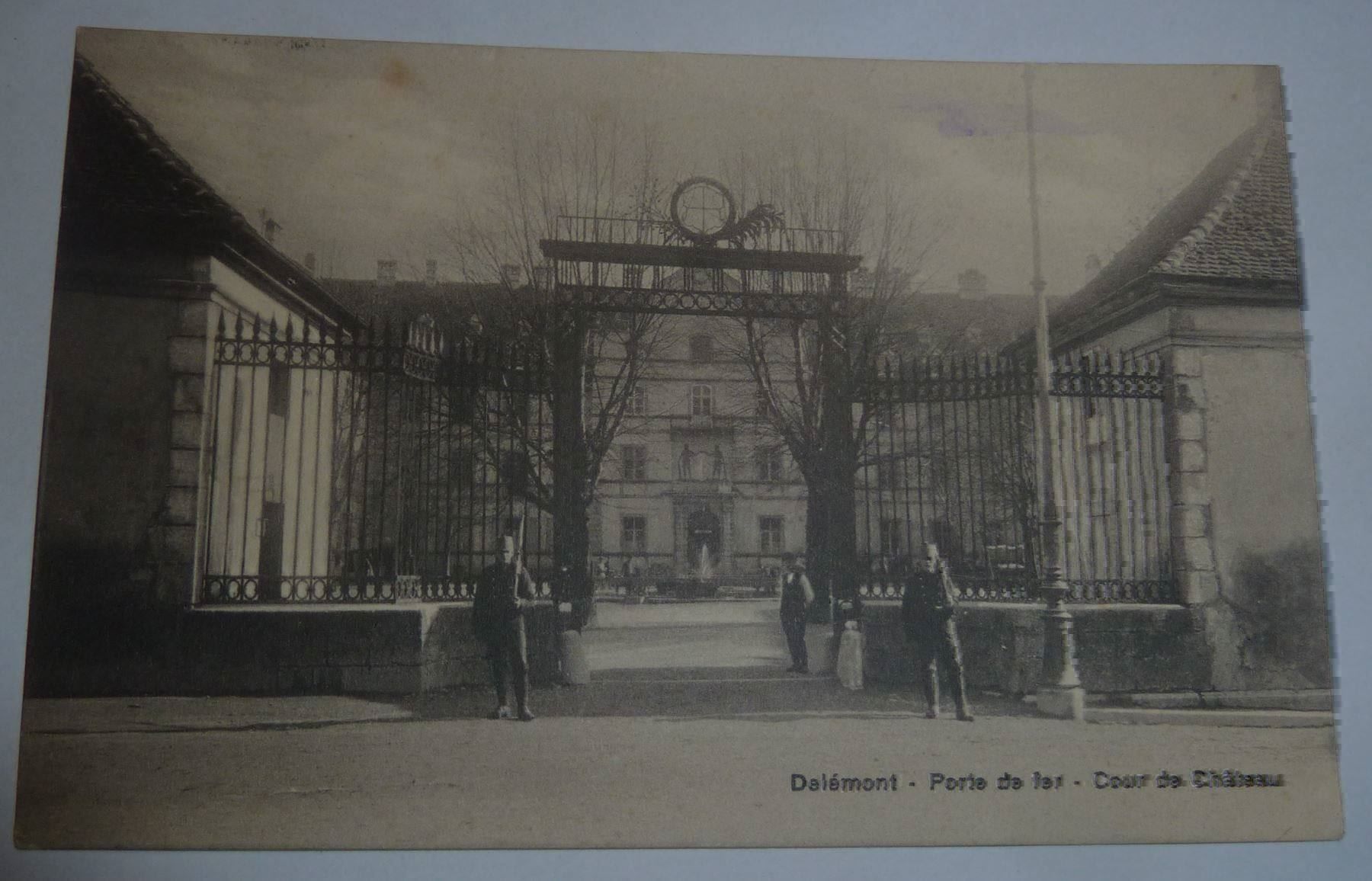 Ansichtskarten: Delémont Porte de fer, cour du chateau – Gebraucht aus Lajoux JU von Briard0