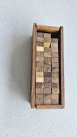 Holzbausteine im Kasten – Denkspiel Spass im Sommer