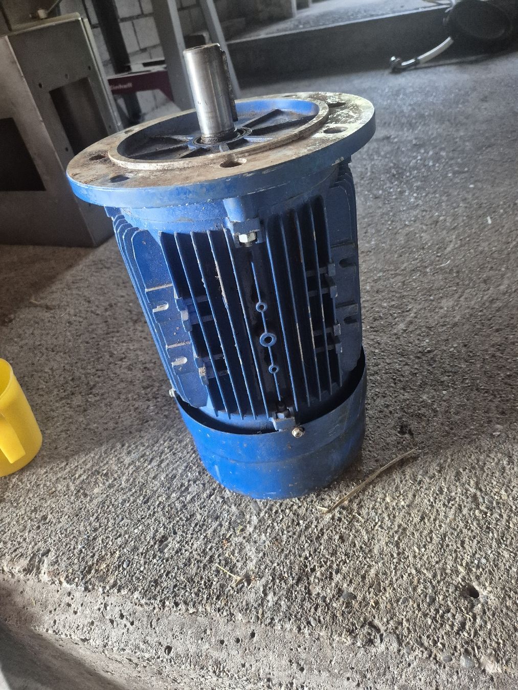 Motori: Drehstrommotor 400v – Difettoso da Schindellegi venduto da Michi98.F 2