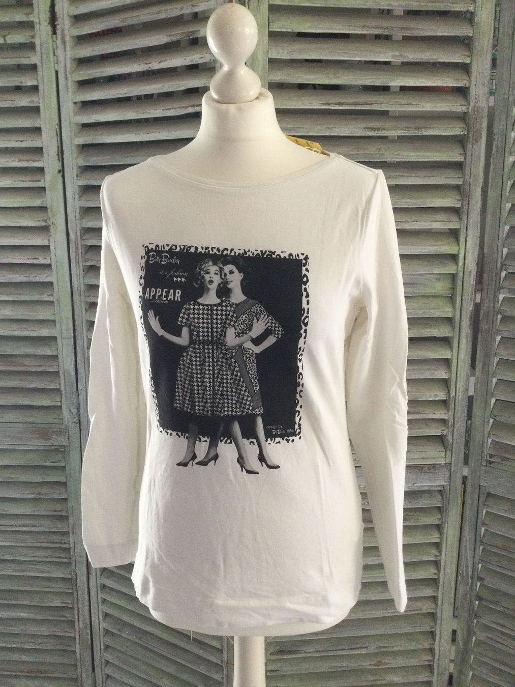 Tops: Sweat blanc motif & strass noir – Neuf (Voir description) à Agiez par chouchanelle 3