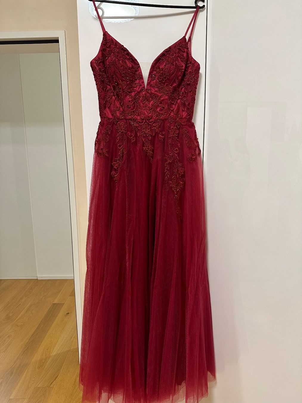Vestiti: Ballkleid – Nuovo (secondo la descrizione) da Affoltern am Albis venduto da avu_8kpq