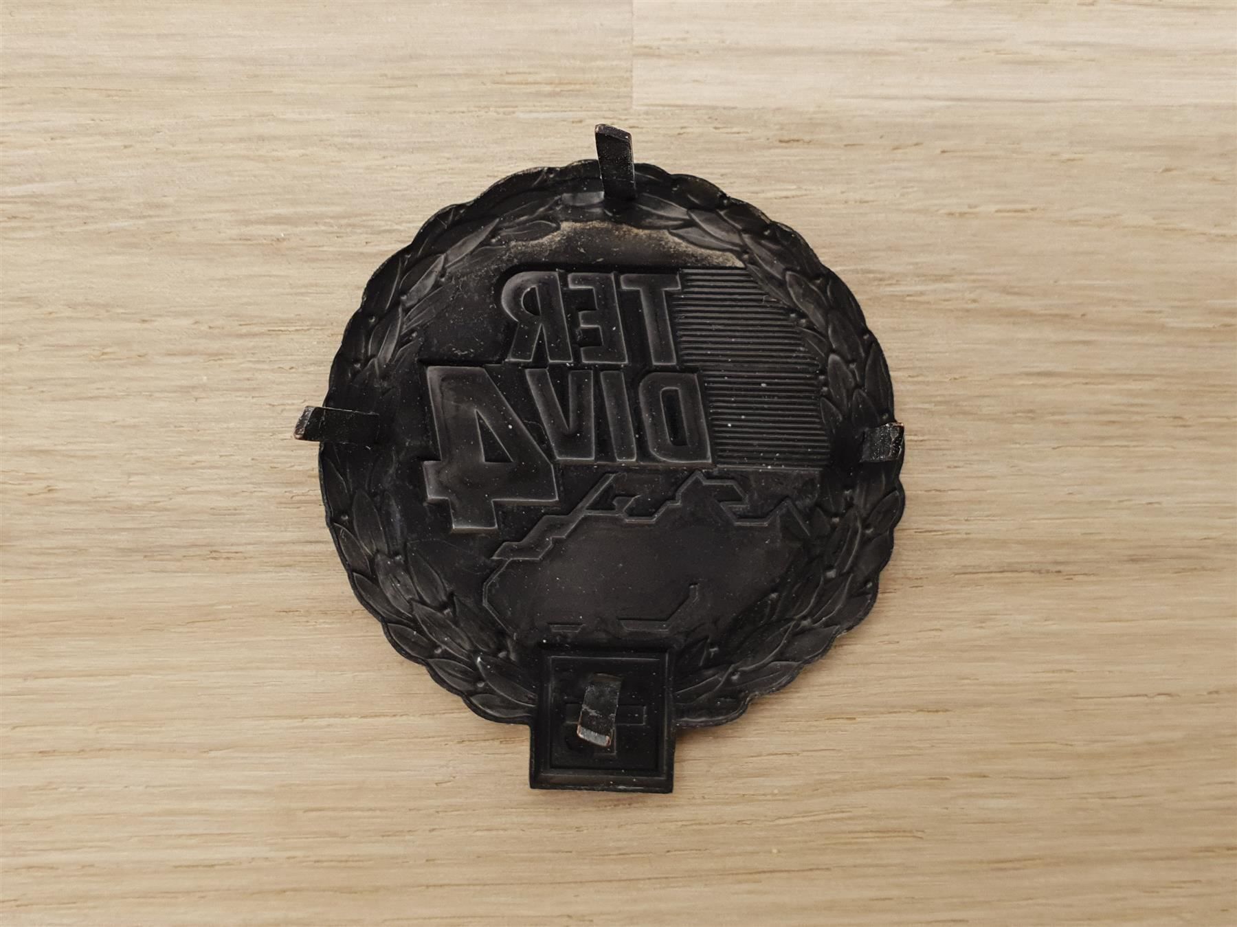 Placchette & Badge: Béret Emblem Ter Div 4 – Usato da Erlinsbach venduto da S700 1