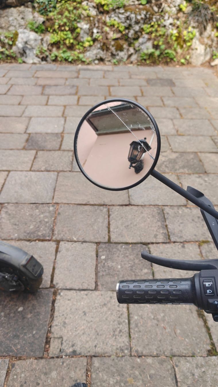 Yadea Scooters: Yadea V7 E‑Roller / E‑Scooter, 2’998 km – Gebraucht aus Schaffhausen von cam_5yql 5