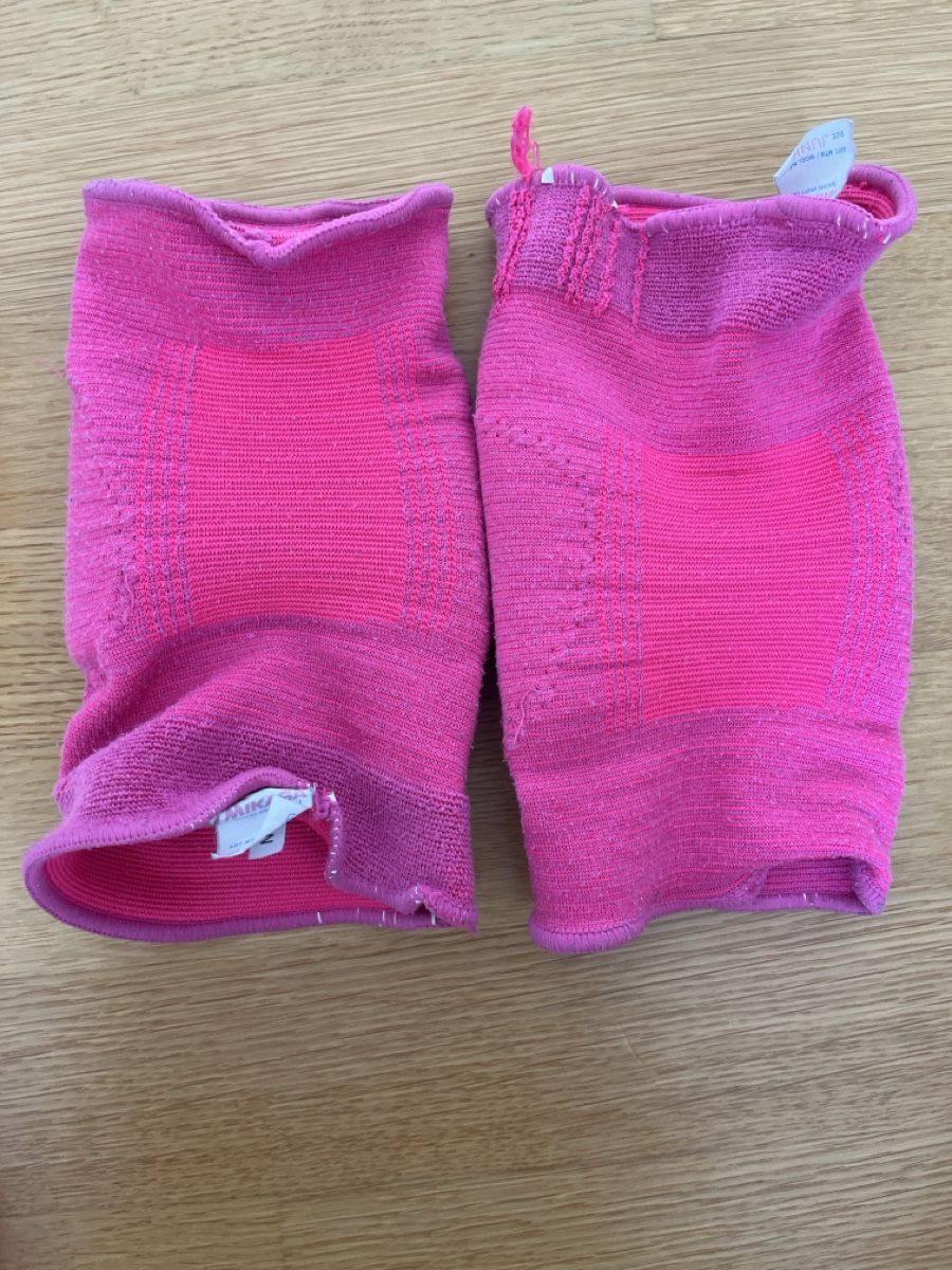 Schutz & Schoner: Mikasa Knieschoner pink Grösse Junior gebraucht – Gebraucht aus Rüschlikon von Simoneh76 1