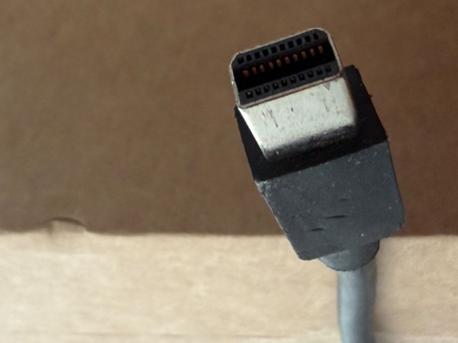 Microsoft Unità & Adattatore: Mini Display Port VGA adapter (Microsoft) – Usato da Fribourg venduto da J334455 1