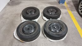 4 pneus hiver Continental 185/65 R15 sur jantes acier