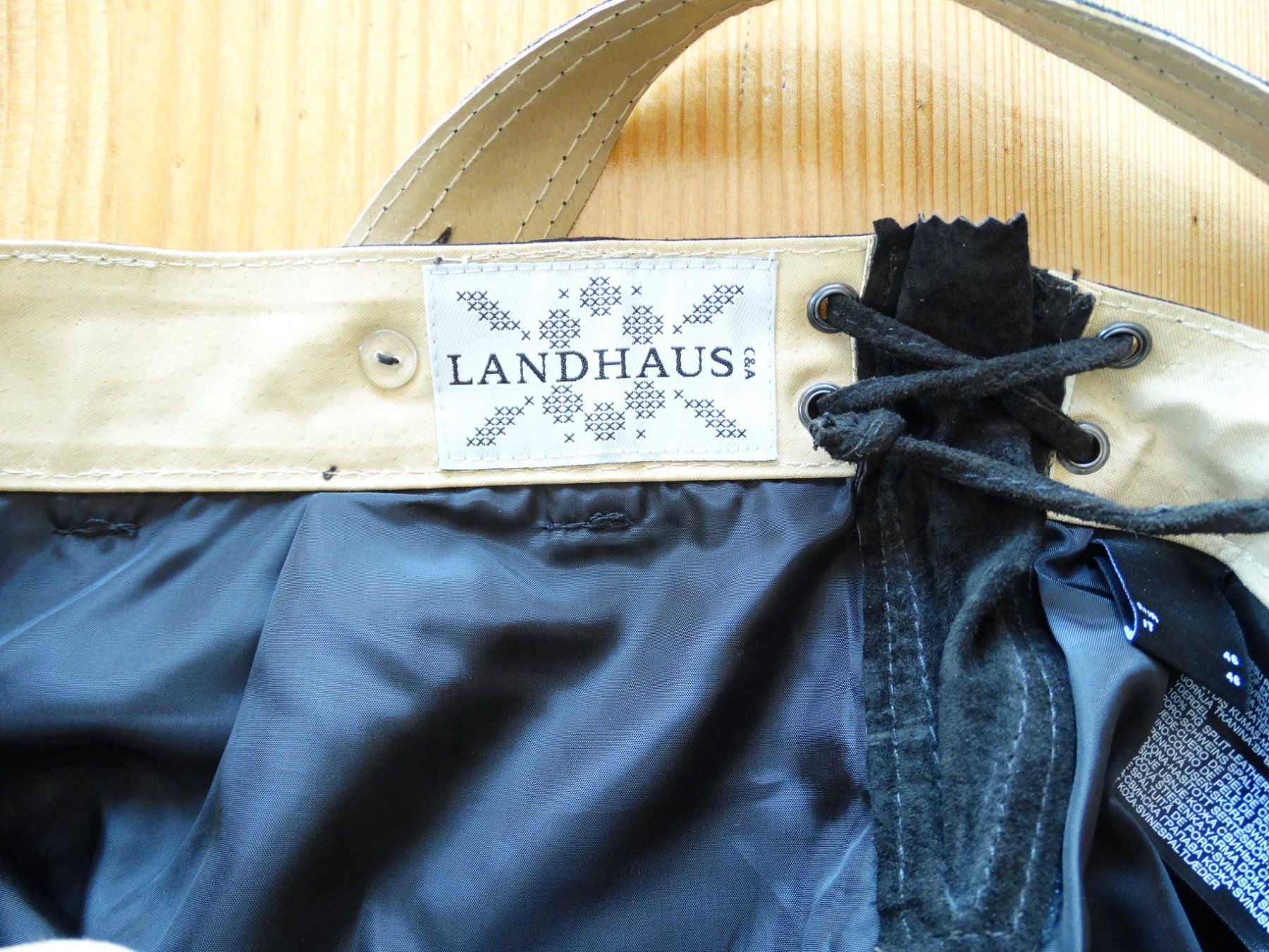 C&A Pantaloni: Lederhosen – Usato da Lengnau AG venduto da Oskarhuus 1