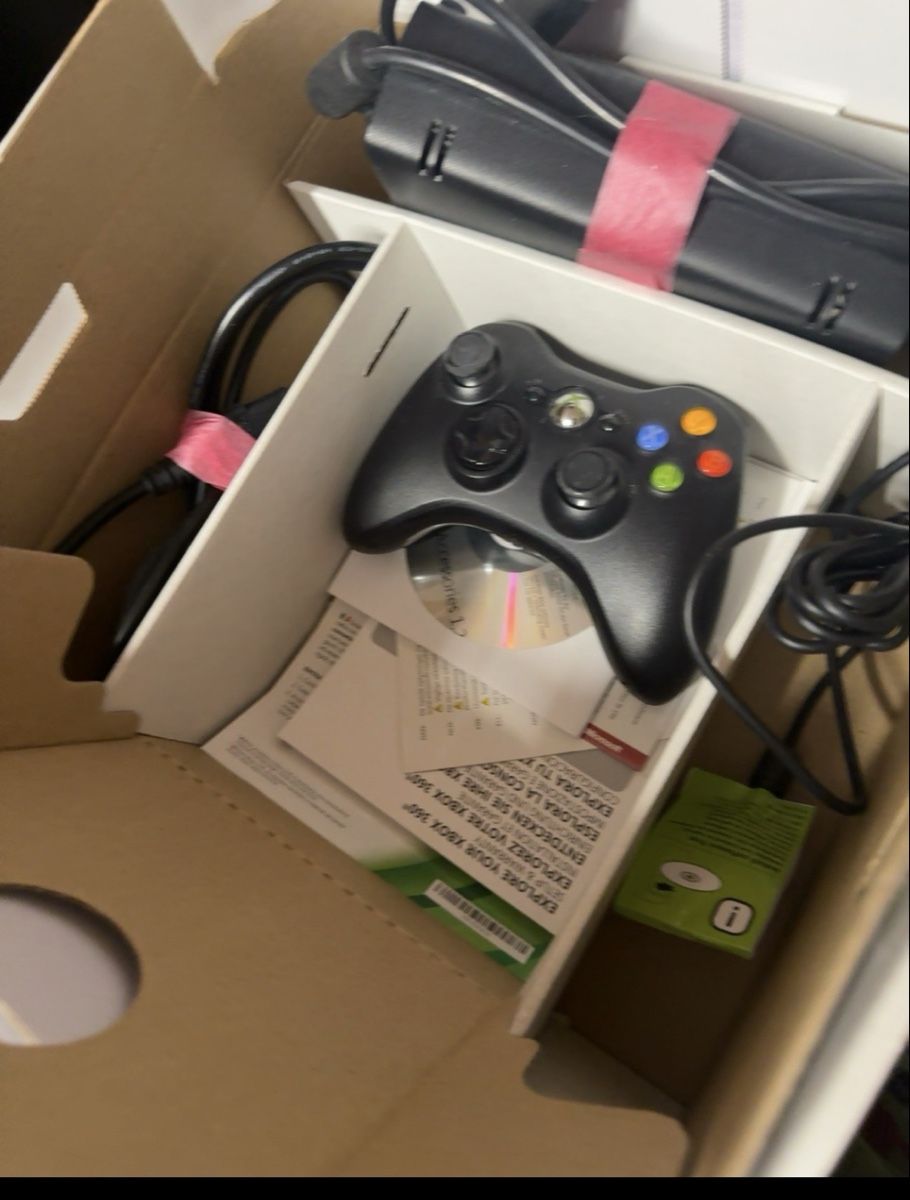 Microsoft Console: Titel: Xbox 360 S (Slim) Bundle mit Controller & Netzteil –  – Difettoso da Winterthur venduto da Divertikel 2