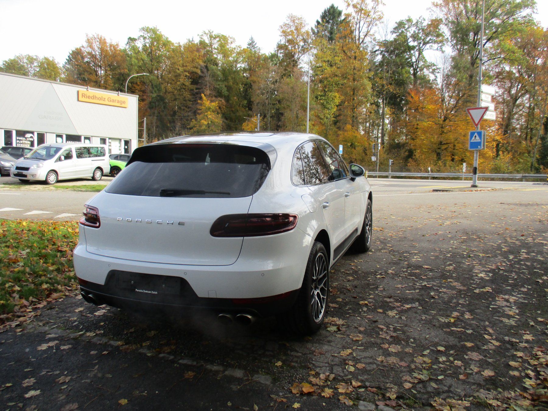 Porsche Autos: Porsche Macan S – Gebraucht aus Riedholz von Riedholz-Garage 4