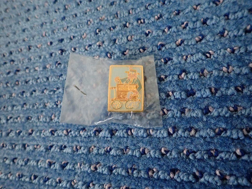 Spille & Fermagli: Pin mit Drehorgelspieler – Nuovo e nell'imballaggio originale da Galgenen venduto da Marc98