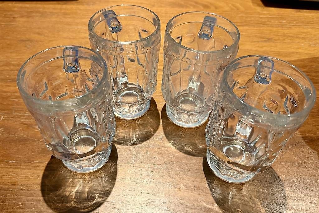 Gläser: 4 Biergläser 0.3l  robustes Dimple-Design – Gebraucht aus Witterswil von faidel