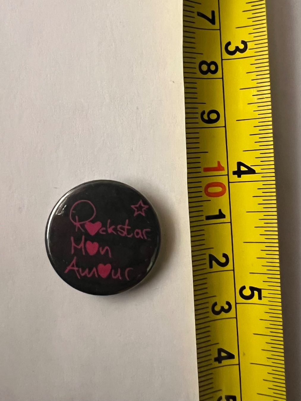 Spille & Fermagli: Button «Rockstar Mon Amour» – Usato da Zürich venduto da rigani 1