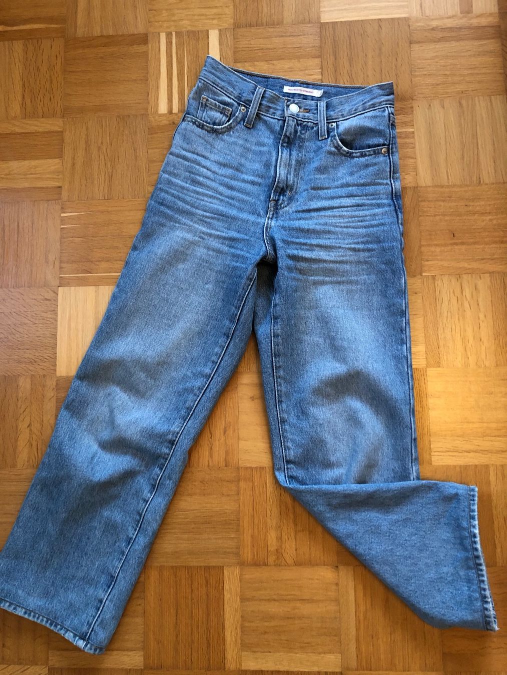Levi's Jeans: Levi‘s staight highwaisted jeans – Usato da Solothurn venduto da alinamaeva 1