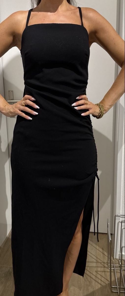 Zara Vestiti: Elegantes Kleid Schwarz mit Schlitz Grösse S – Usato da Dübendorf venduto da ReLoved_Fashion_ZH