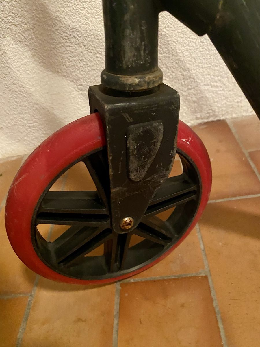 Kickboard: Scooter 🛴  – Gebraucht aus Wengen von rotstock1696 1