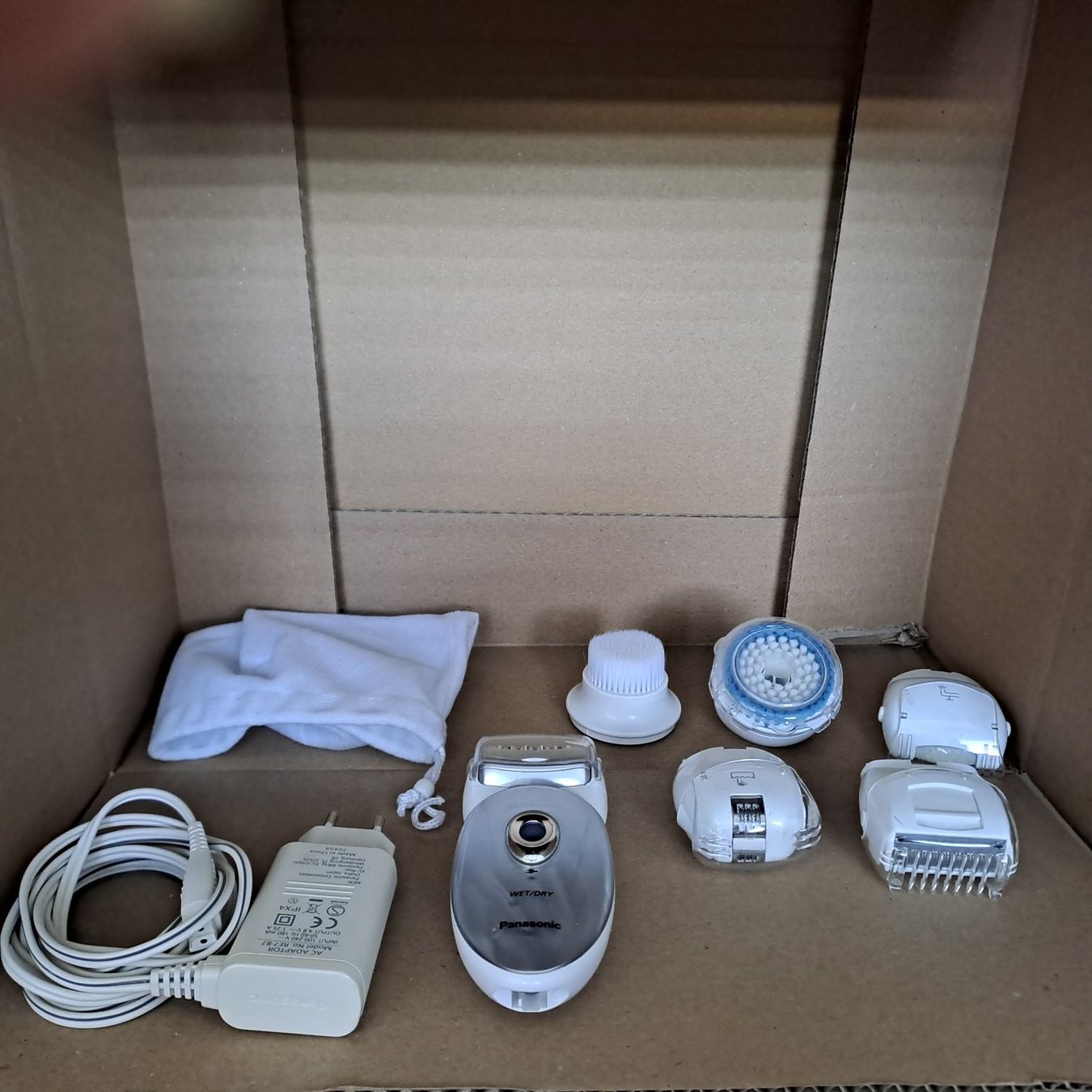 Panasonic Epilatori: Épilateur Panasonic ES-ED 9 complet avec accessoires. – Usato da Châtelaine venduto da plume019 1