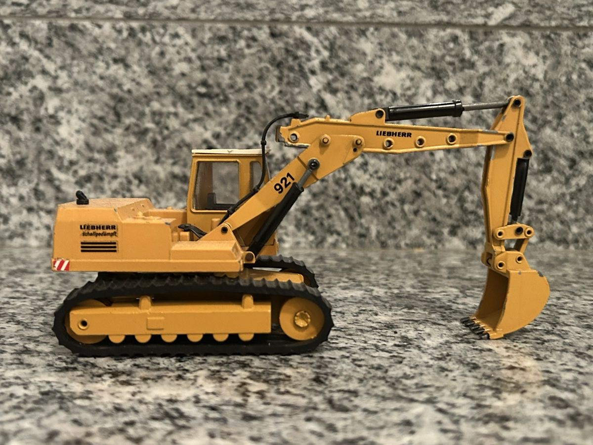 Conrad Kit di modellismo & Modellini statici: Liebherr 921, 1:50, Conrad – Usato da Horw venduto da Tigercat635 2