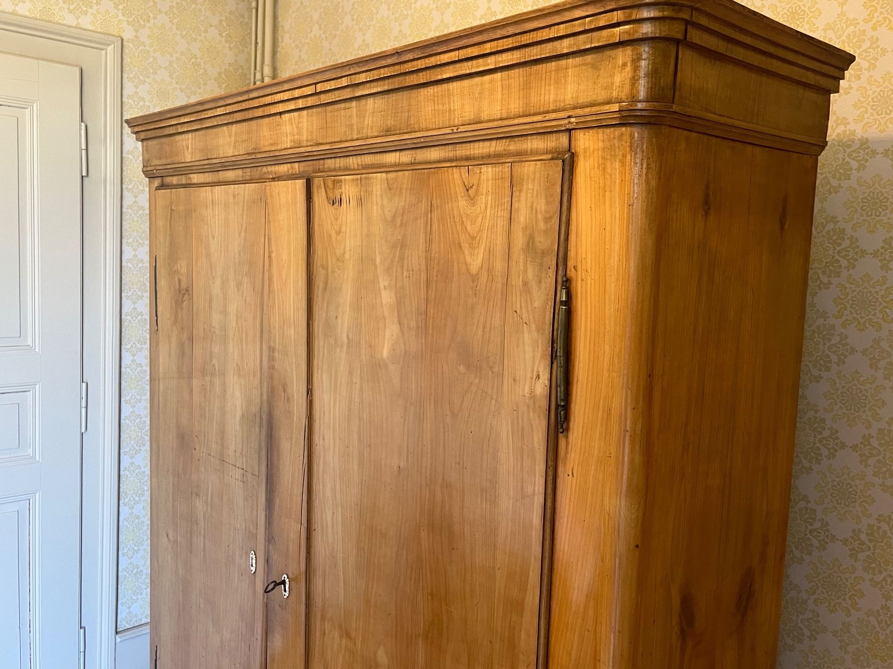 Armadi: Schrank 2 Türig Antik – Usato da Allmendingen b. BE venduto da juair 1