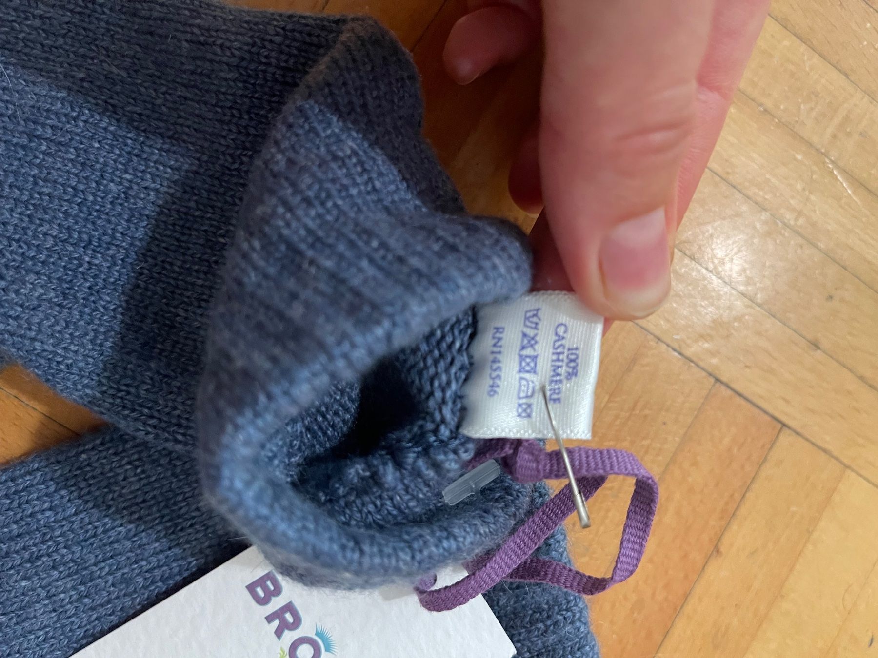 Handschuhe & Handstulpen: Gants en cashmere – Neu und originalverpackt aus Genève von Annilu 1