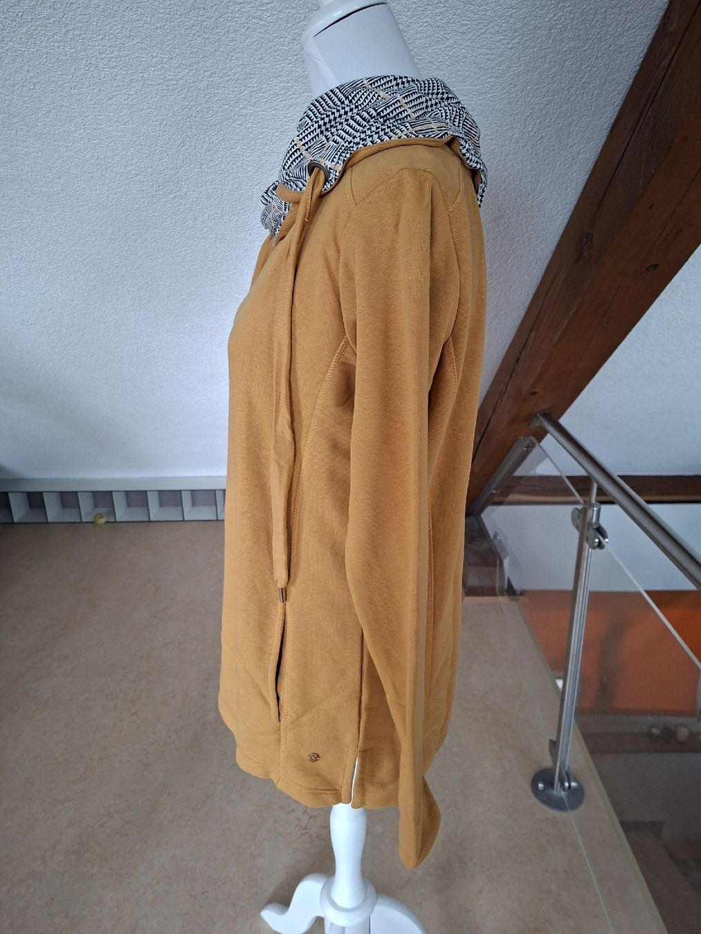 Maglioni & Felpe: Damen Pullover Multiblu senfgelb Kragen gemustert Grösse 38 – Usato da Klingnau venduto da vollmond36 1