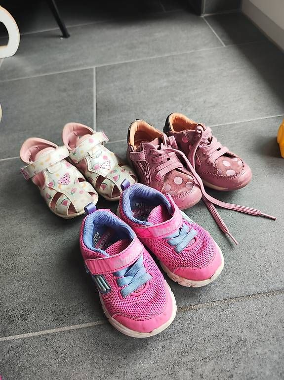 Scarpe per ragazze: Baby Mädchen Schuhe 22 Gr. – Usato da Müllheim Dorf venduto da gab_z6f5 1