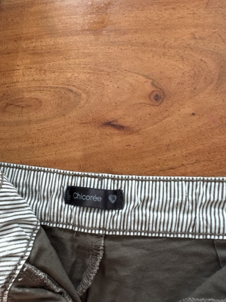 Jeans: Kurze Hose Khaki Grösse 36  – D'occasion à Sissach par fre_m8fn 1