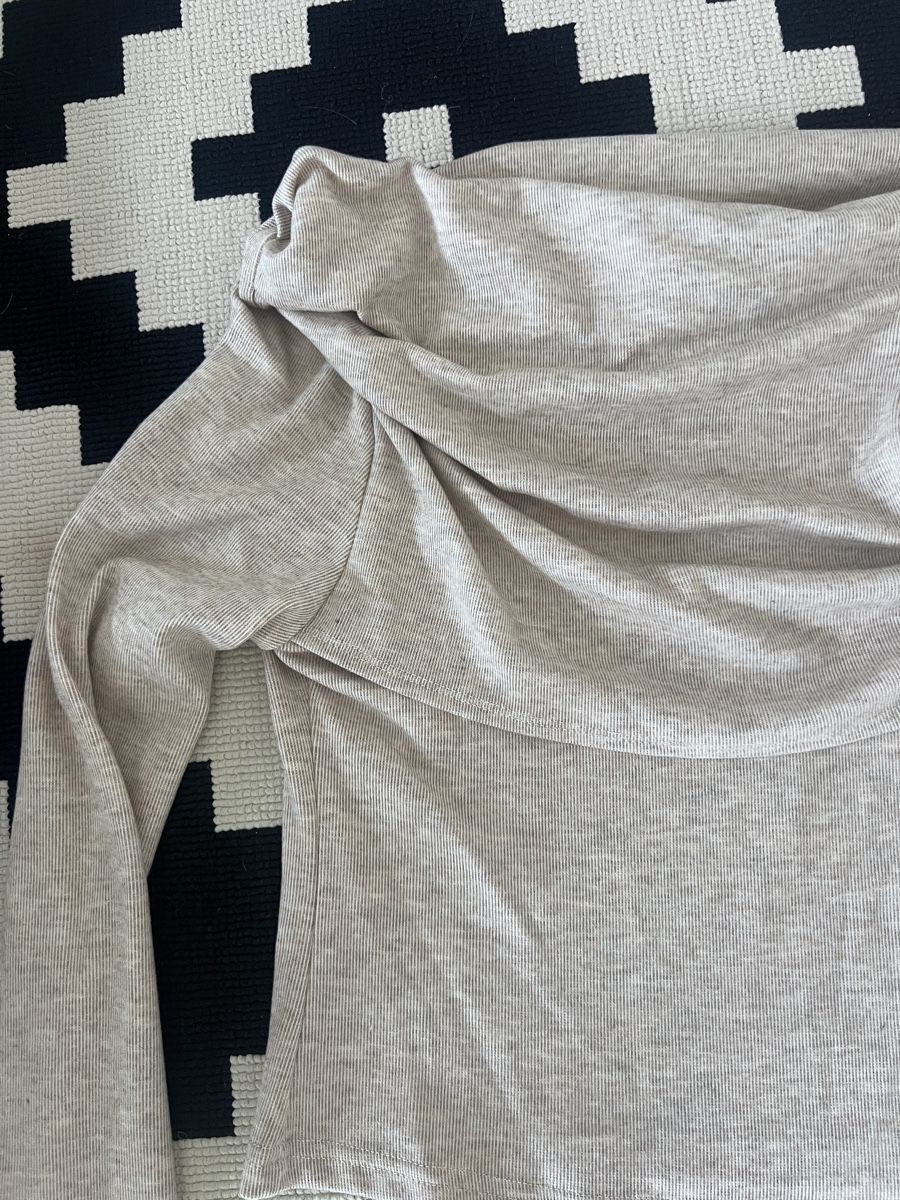 Maglioni & Felpe: Trendiger Off-Shoulder Pullover, Langarm, Beige, Grösse S – Usato da Neuenhof venduto da UrbanBags 1