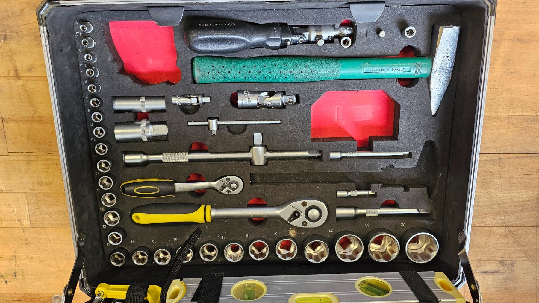 Tutti gli attrezzi: Werkzeugkoffer TOOLBOX inkomplett – Usato da Diessenhofen venduto da Osio 2