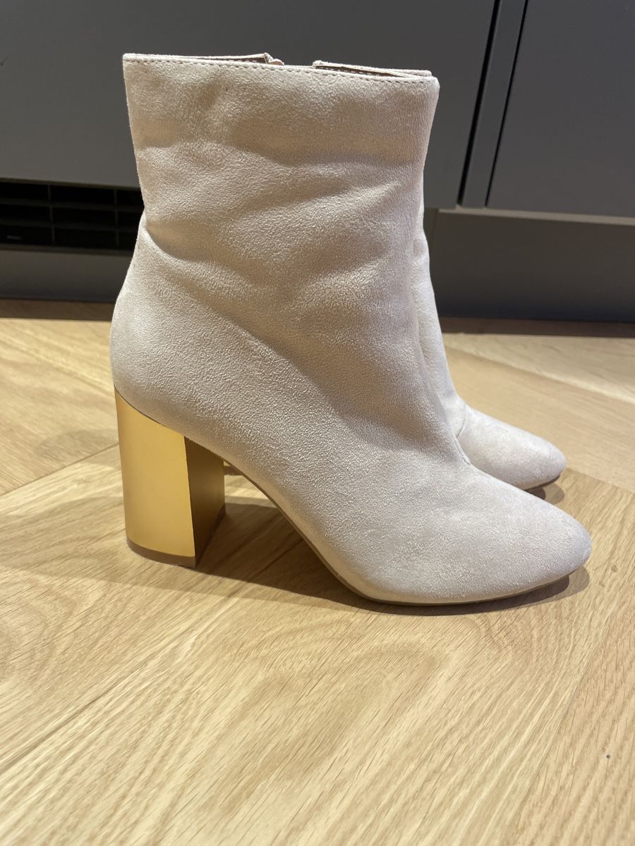 Damenschuhe: Beige Stiefeletten mit goldenem Absatz, Gr. 37 – Neu (gemäss Beschreibung) aus Arbon von llaauraa