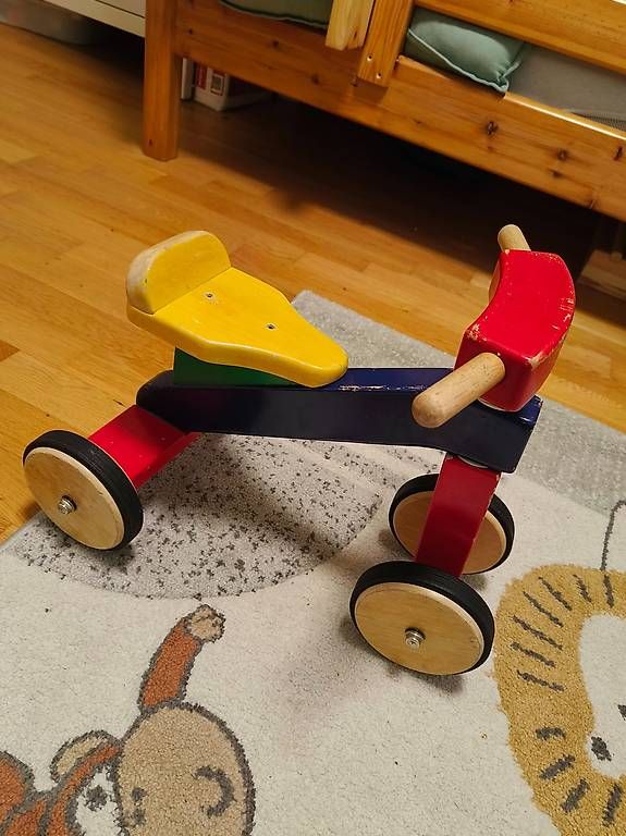 Fahrzeuge für Kinder: Holz Dreirad – Gebraucht aus Häggenschwil von daj_xr8h 2