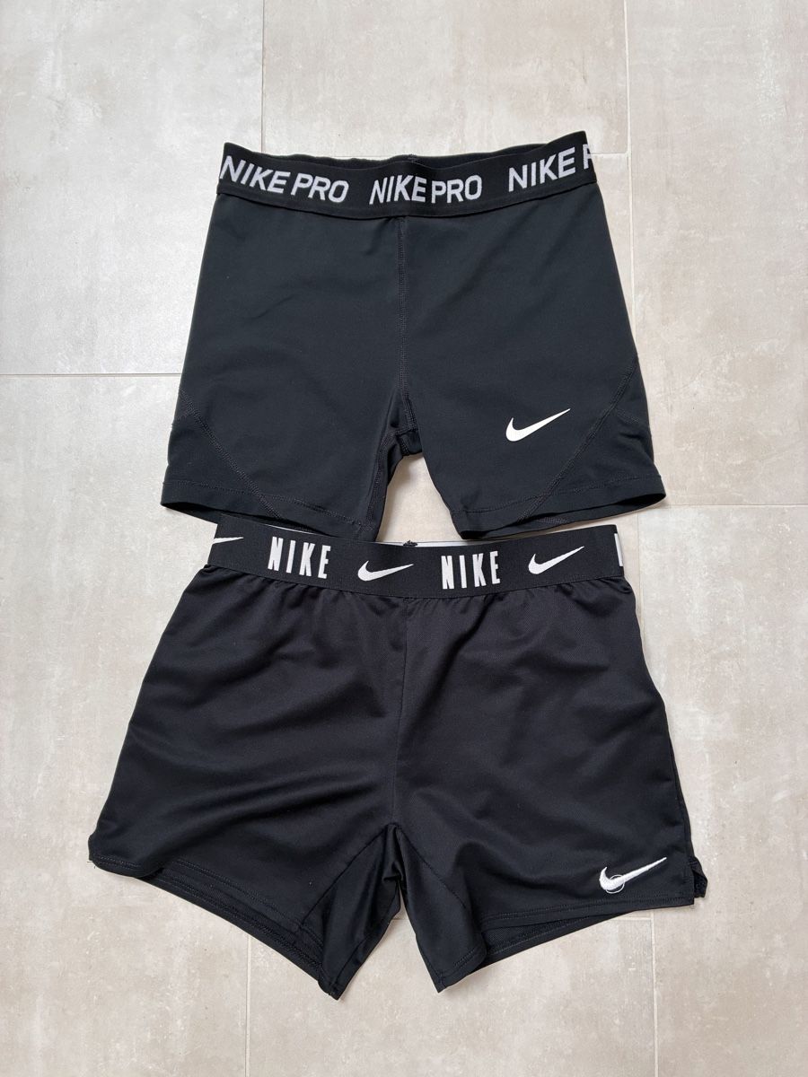 Nike Lotti di vestiti: Shorts Nike pro 137-146 cm – Usato da Ascona venduto da evam81
