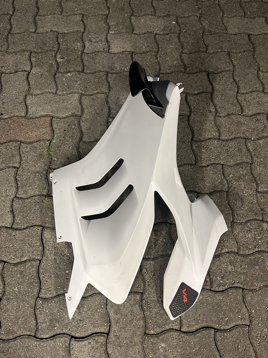 Ducati Tutti i ricambio per moto: Panigale V4 Seitenverkleidung – Usato da Burgdorf venduto da Estarossa96 1