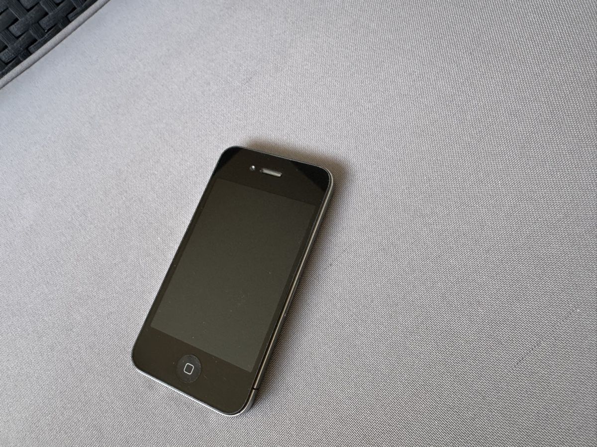 Apple Telefoni cellulari / Smartphones: Apple iPhone 4.  16GB.      Comme Neuf – Usato da Lausanne venduto da Denis- 4