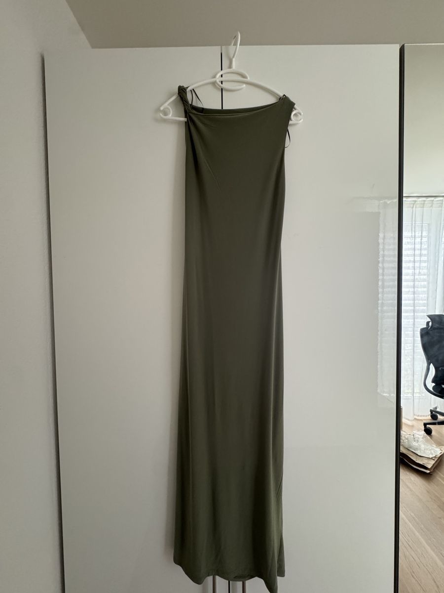 Pull&Bear Kleider: Maxikleid Pull&Bear khakigrün, Grösse M – Gebraucht aus Frauenfeld von ani_pdx9 2