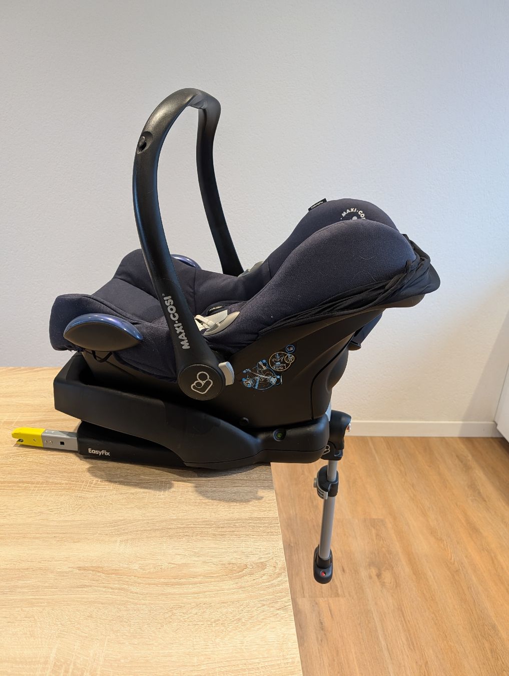 Maxi-Cosi Seggiolini per auto: Maxi-Cosi CabrioFix + Base Isofix – Usato da Kerzers venduto da M1CHELO
