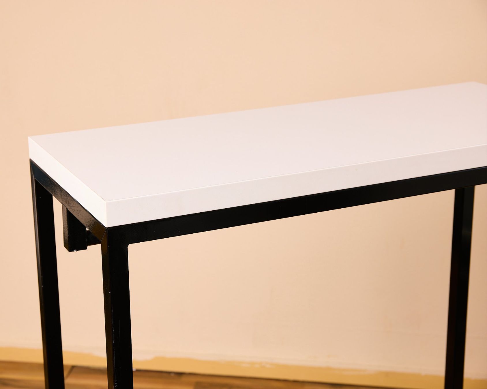 Tables: Hoher Weisser Konsolentisch – D'occasion à Dübendorf par tho_v2cs 1