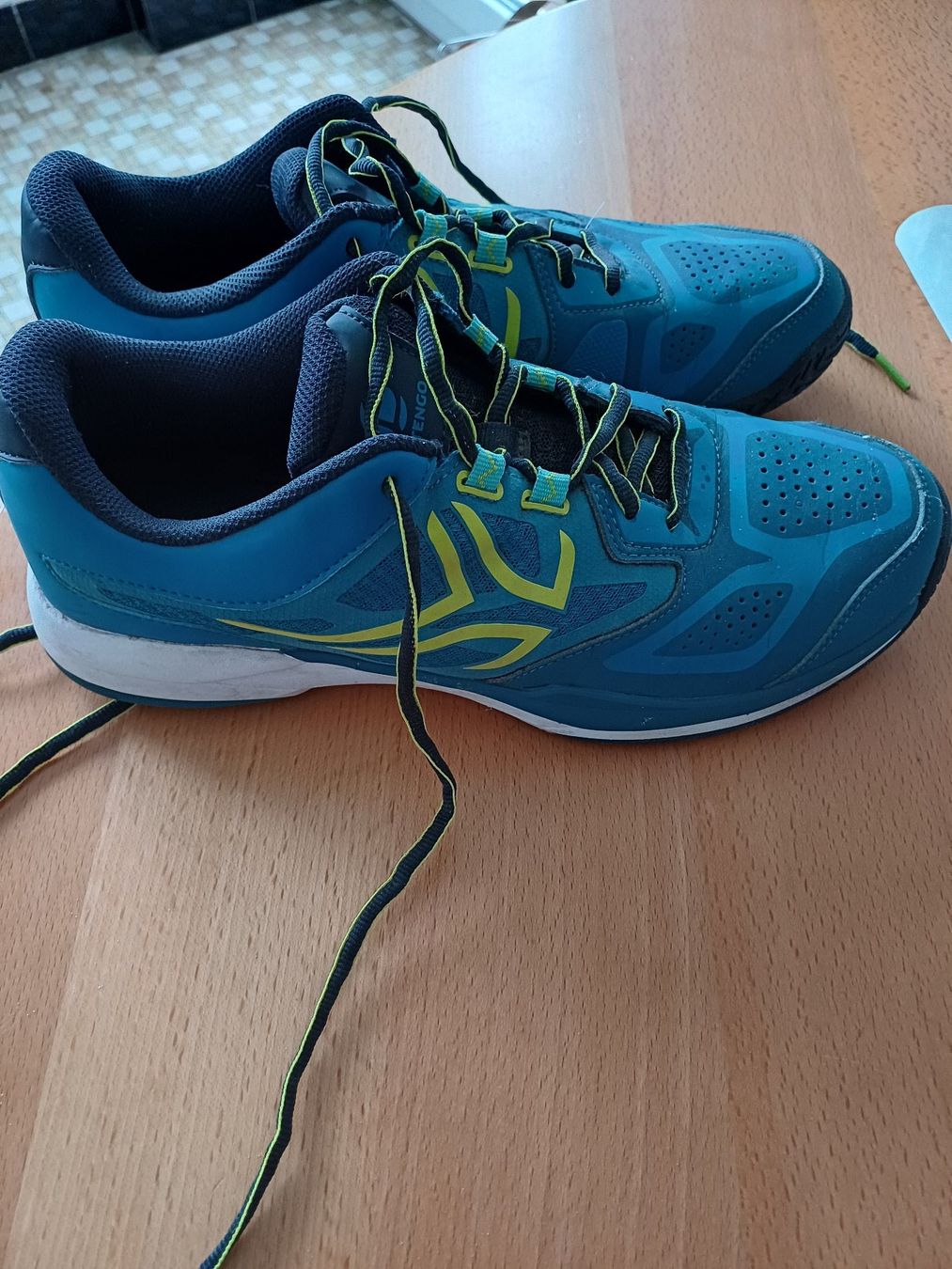 Decathlon Scarpe da uomo: Chaussures de tennis Artengo, taille 43 – Nuovo (secondo la descrizione) da Porrentruy venduto da Piquetix