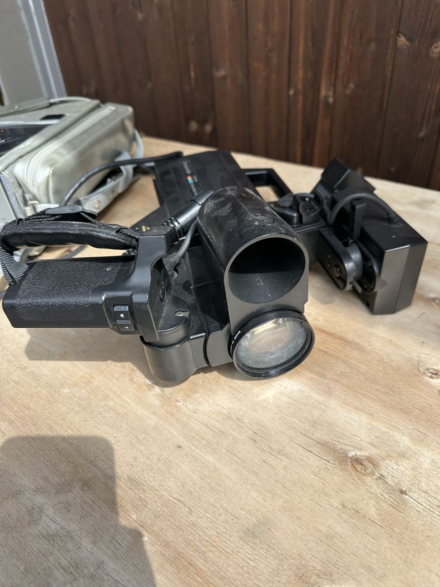 Panasonic Videocamere: Panasonic Videokamera WVP-200E – Usato da Urdorf venduto da robobespannung 3