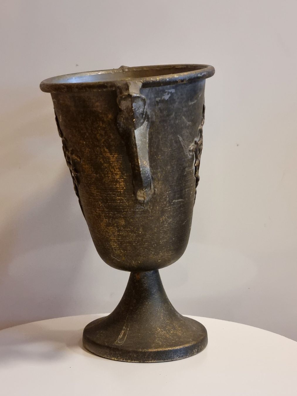 Vasi per fiori: Antiker Messing Pokal mit Henkeln – Usato da Scharnachtal venduto da devin03 3