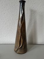 Vase mit verzierung, beschädigt