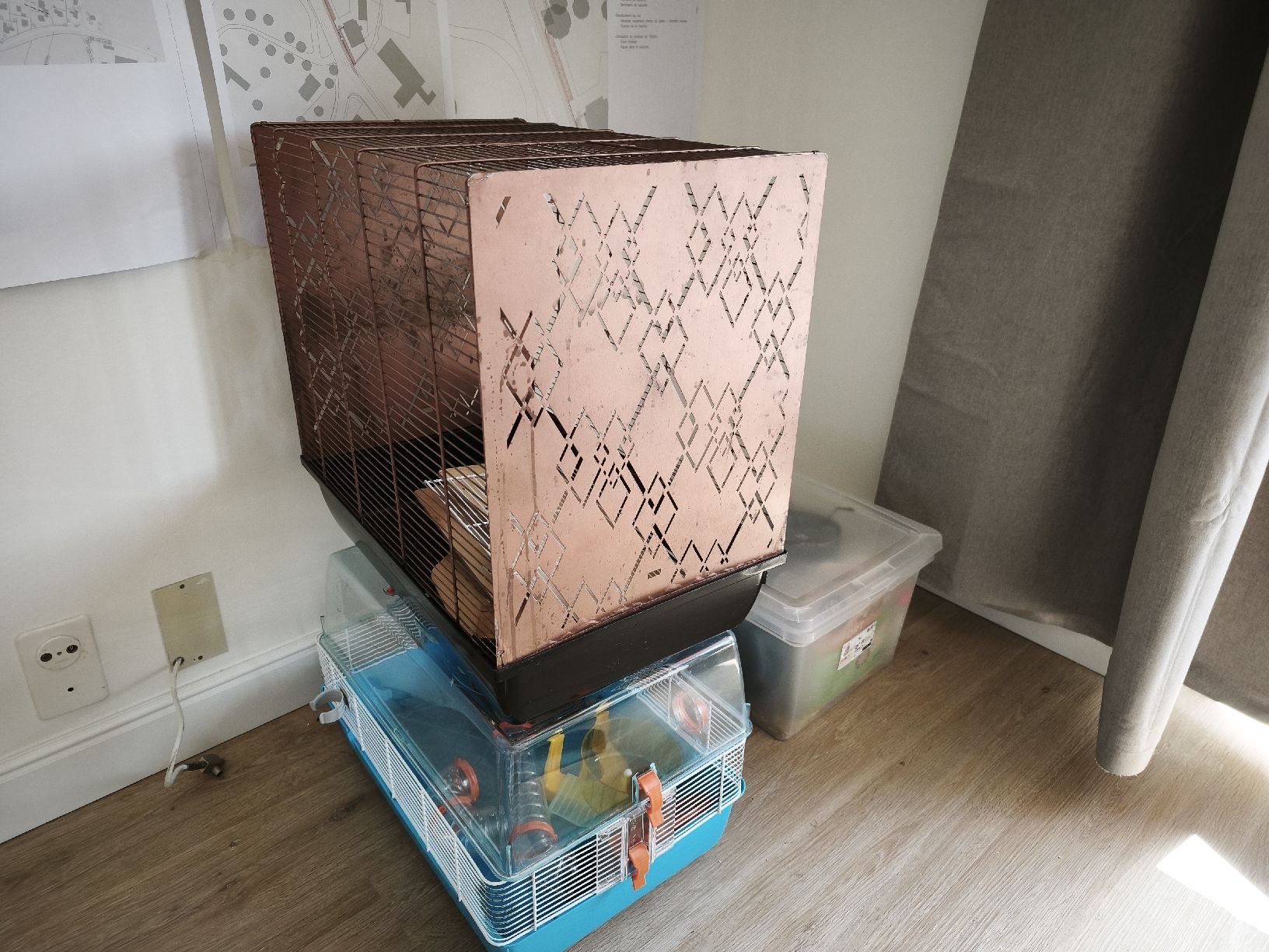 Gabbie, trasporto & Sicurezza: Lot de 2 cages et articles pour hamster – Usato da St-Imier venduto da str_jp9w