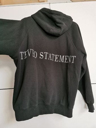 Teveo Zip-Hoodie schwarz mit Rückenprint guter Zustand