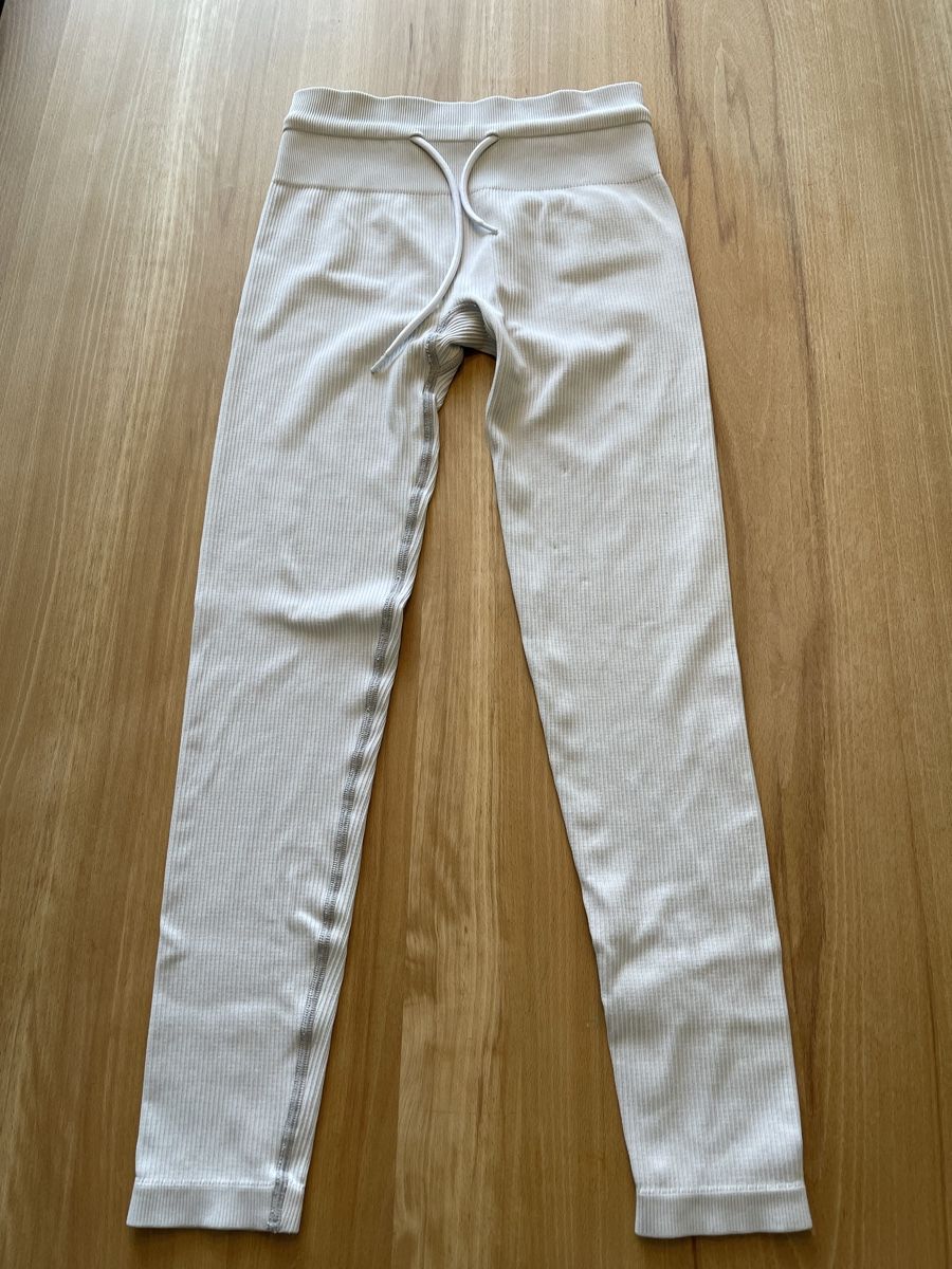 Teveo Leggings: Teveo Ripped Leggins – Usato da Flaach venduto da DewTrich