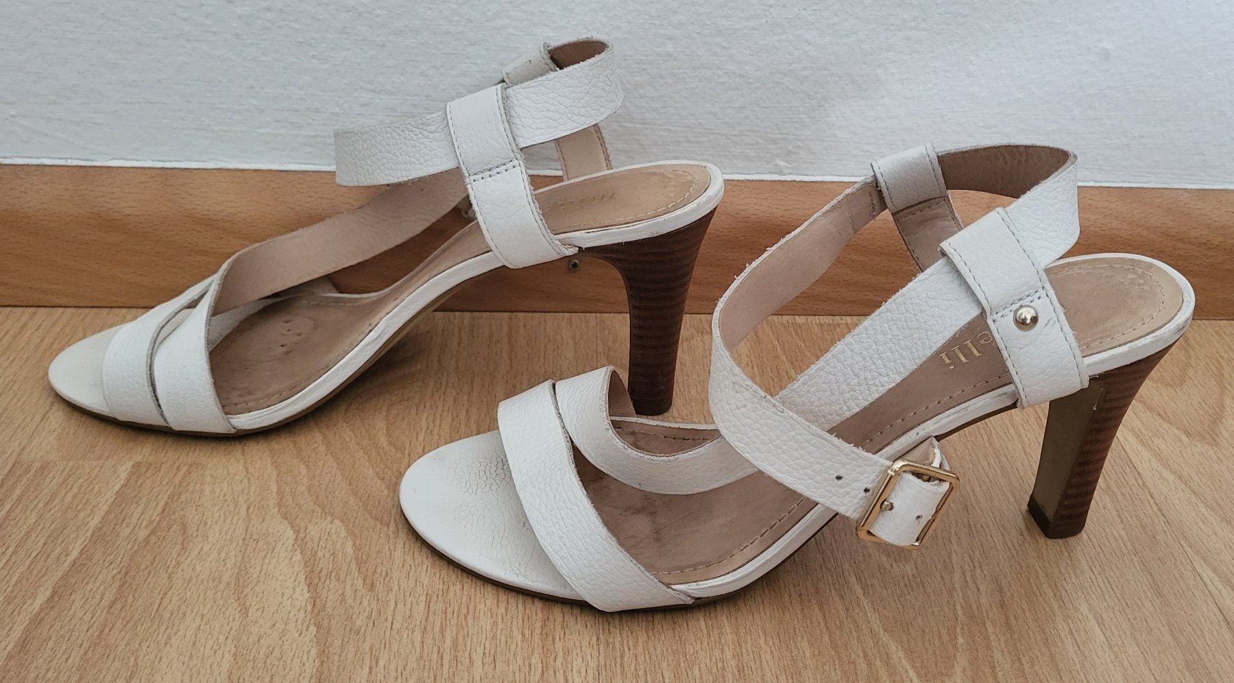 Scarpe da donna: Minelli Sandalen aus Echtleder, weiss – Usato da Basel venduto da jma_vh95 2