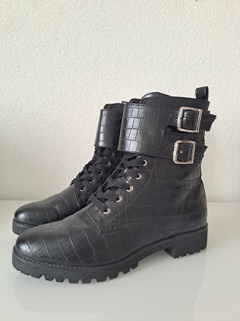 H&M Scarpe da donna: Schöne schwarze Stiefel in Grösse 40 – Usato da Büren SO venduto da kim_yc8x 2