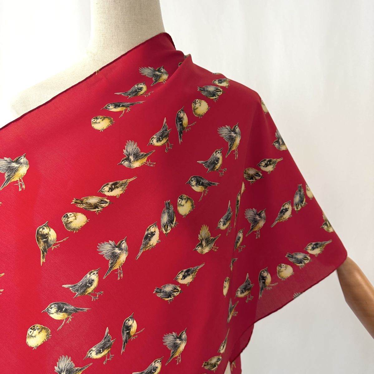 Fabric Frontline Foulard & Sciarpe: FABRIC FRONTLINE Silk Scarf – Nuovo (secondo la descrizione) da Emmen venduto da Nightingale_2022 2
