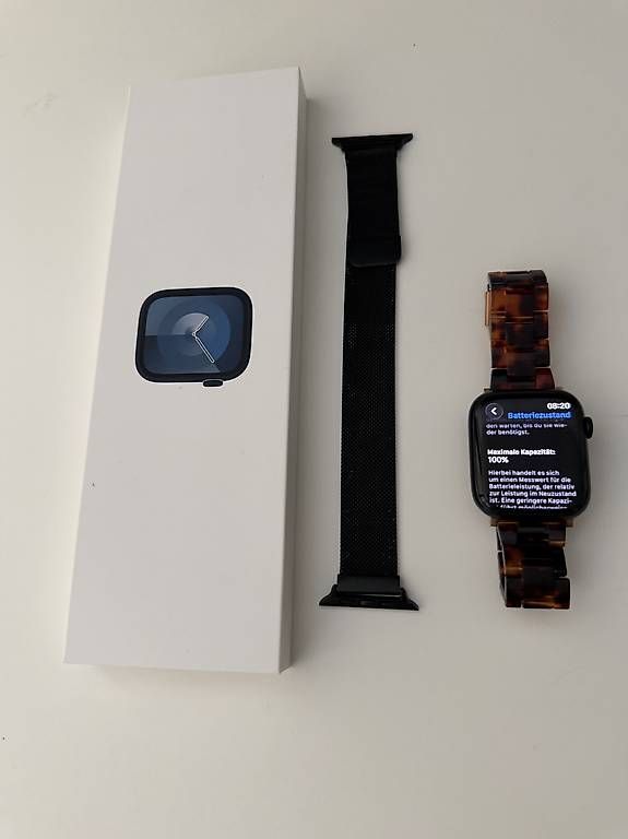 Apple Smartwatch: Apple Watch Series 9 GPS 45 mm – Usato da Luzern venduto da lea_lg2v 1