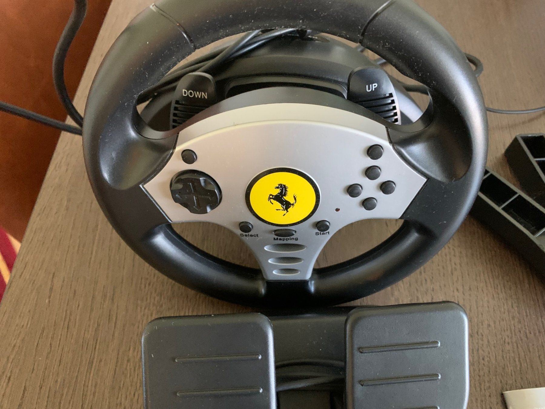 Systèmes de contrôle: Thrustmaster Universal Challenge Lenkrad mit Pedalset – D'occasion à Emmen par newdeal1970 1