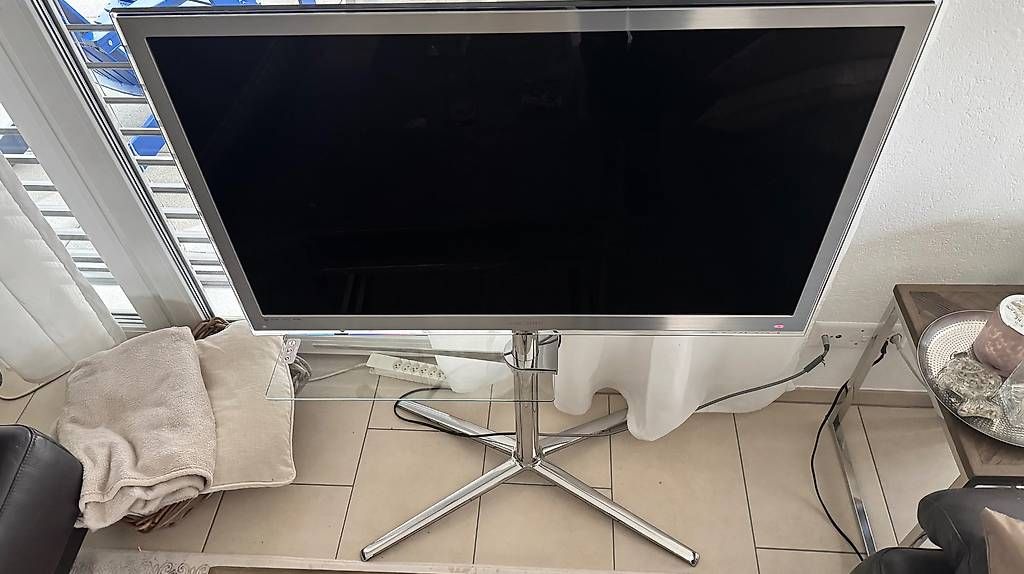 Samsung Televisori: SAMSUNG HD-TV 40" 2 x Ständer – Usato da Meisterschwanden venduto da DaisyDriver