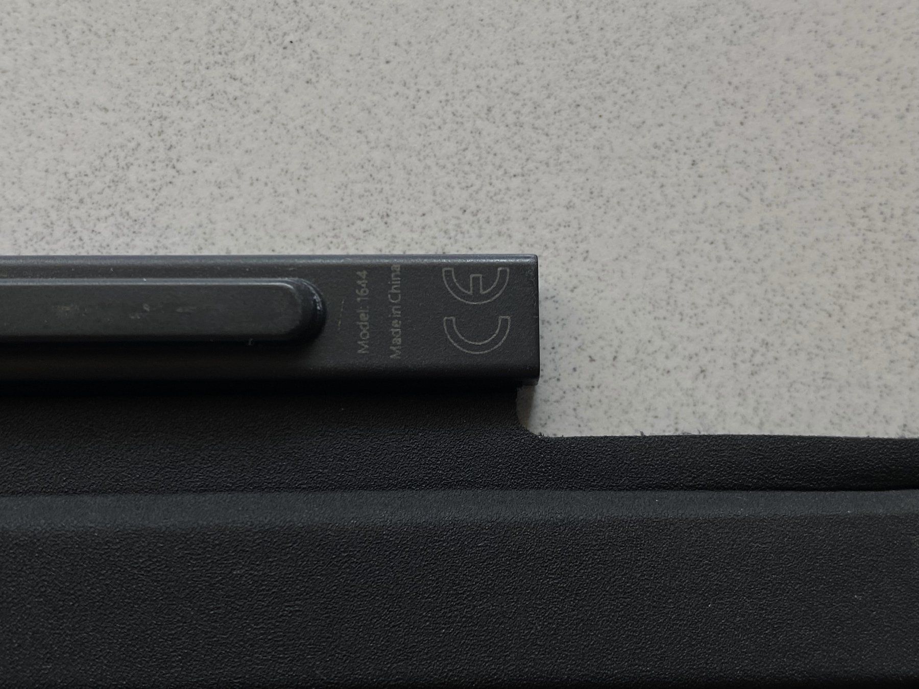 Microsoft Covers & Taschen: Microsoft Surface 3 Type Cover 1644 schwarz CH-Layout – Gebraucht aus Wetzikon ZH von BackToRetro 3